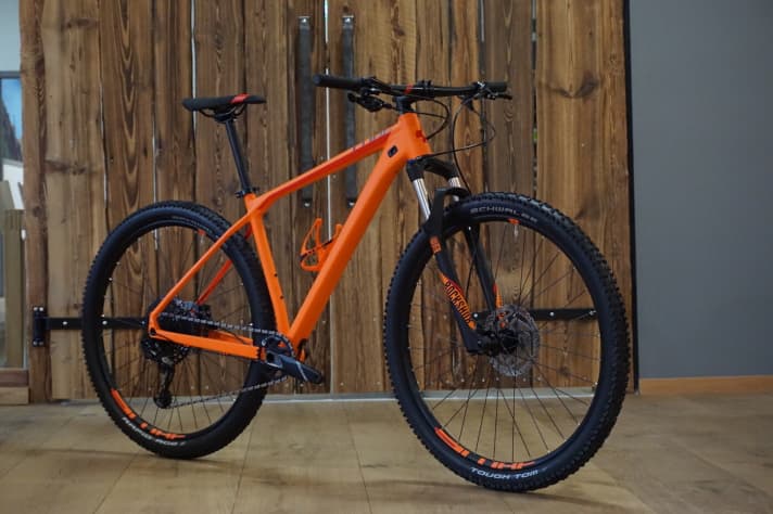   The Cube Reaction Race will cost 1299 euros and, with the new Sram Eagle GX groupset, will provide entry-level bikers with a range of 12 gears with just one chainring. The front wheel is held in check by a Rock Shox Judy fork.