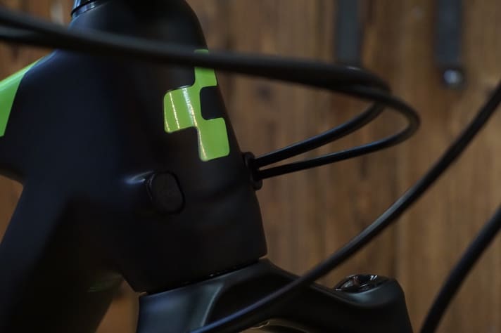   Alle Kabel sind durchgehend innen verlegt und sorgen so für eine saubere Optik.