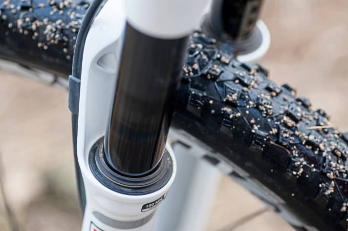   Widerwillig: Bereits nach 1500 Kilometern im Winter war es um das feine Ansprechverhalten geschehen. Ein kleiner Gabel-Service inklusive Säuberung und Schmierölauffrischung brachte Besserung bis zum Schluss.