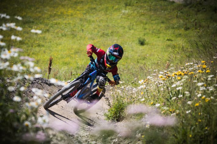 Here comes something! With the Propain Yuma, young people can really let rip.