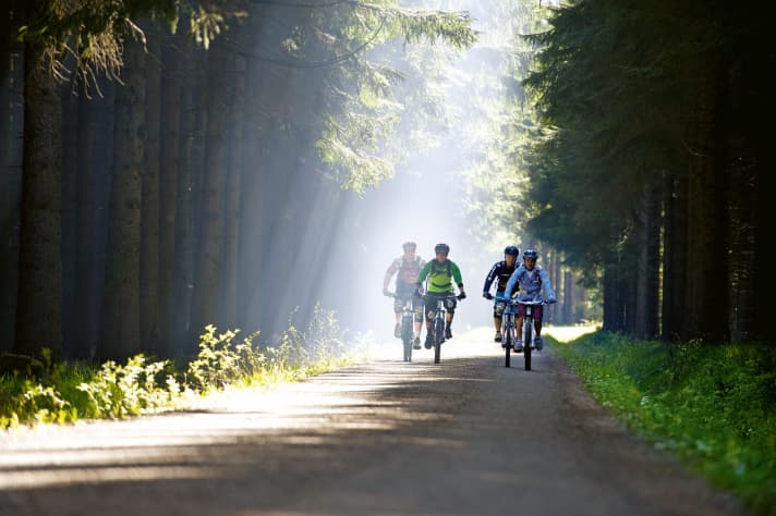   Driving side by side hinders overtakers