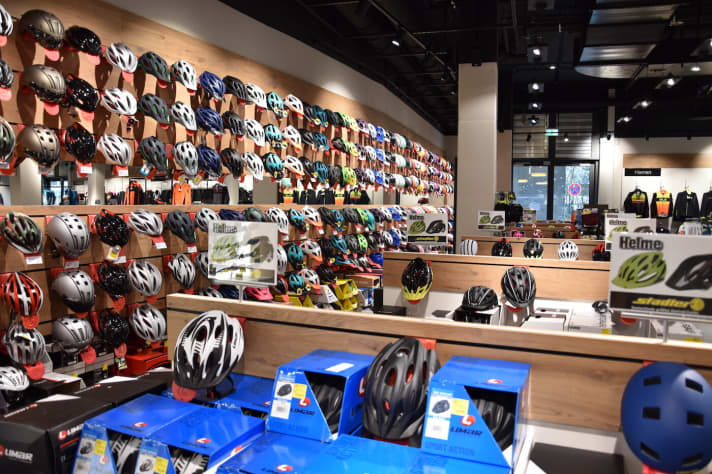   Die Auswahl an Fahrradhelmen ist riesig.