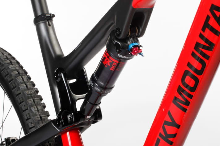   Previously, the Ride 9 adjustment was located on the front shock mount under the top tube, now the chips are located in the rocker.