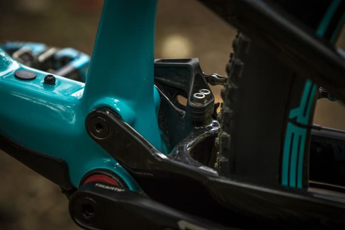   Rocky Mountain calls its new integrated chain guide "Spirit Guide", which keeps the chain in check on all Thunderbolt bikes.