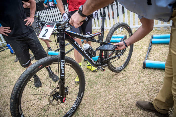   The Cannondale Scalpel-SI by Maxime Marotte: Cannondale is a master of system integration with the legendary Lefty fork. Marotte rode the fast Schwalbe Thunder Burt tyres, a Kindshock dropper post and a mechanical Shimano XTR with single crankset.