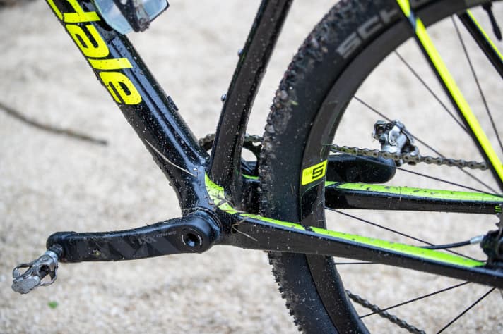   For reasons of weight and stiffness, the Pressfit 30 standard is still used for the bottom bracket. All frames are also compatible with a front derailleur and double cranks.