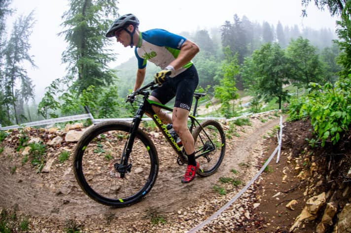   Only 8.7 kilos and with lightweight Enve carbon wheels: The acceleration of the new Cannondale F-Si is brutal.