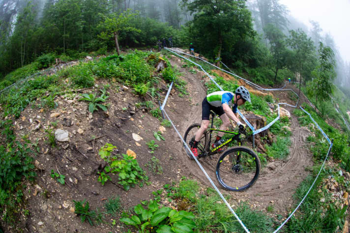   On very tight bends, the new Cannondale F-Si needs a little more physical effort than usual to scrape round the bend.