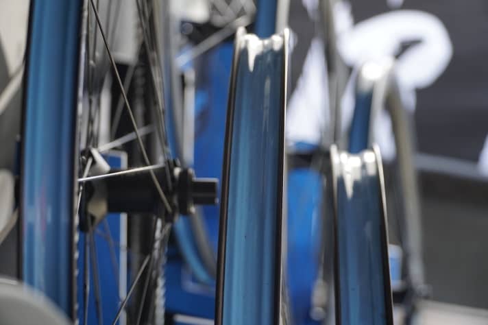   Compared to the Black Label wheels, the TRS and TR models are fitted with less expensive hubs. Reynolds specifies the following weights for the wheelsets: Black Label XC (29er with 24 mm rim) 1380 grams; TRS XC (29er with 24 mm rim) 1490 grams, TR (29er with 24 mm rim) 1570 grams.