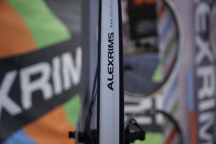   The new Alexrims VED Three wheelset also comes with a tubeless-compatible rim base and pre-assembled rim tape.