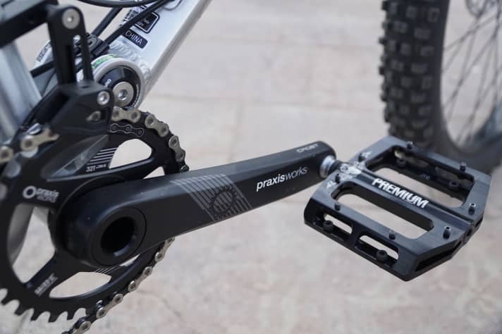   The crank comes from the American manufacturer Praxis Works.