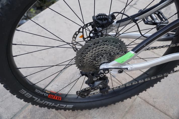   The Shimano 1x11 drivetrain has the large cassette with 11 to 46 teeth.