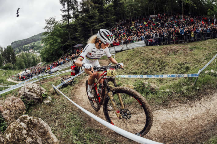   Jolanda Neff was able to show off her technical skills and climbing strength in Albstadt and rode to a superior victory in the women's race. She also did well in the XCC two days earlier. Second place in the end, only beaten by Annika Langvad. The Swiss rider is in form.