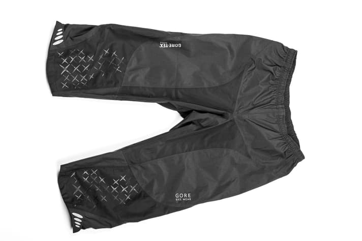   Kurze Regenhosen müssen mit auf die Alpen-Tour.