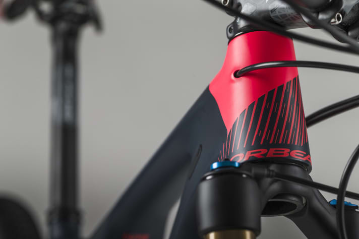   At the head tube, the cables disappear inside the frame.