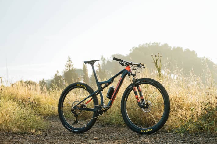   The 7500 euro top model of the Oiz with the Sram Eagle XX1 Gold.