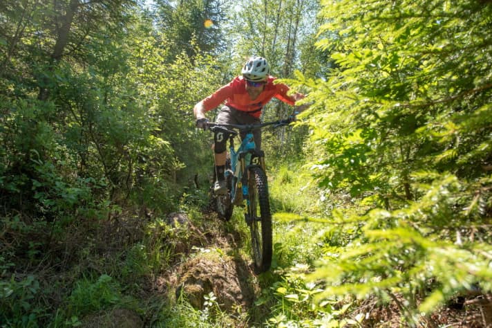   All Mountain bis Enduro. Das neue Force besitzt einen breiten Einsatzbereich, so lange es überwiegend bergab geht.