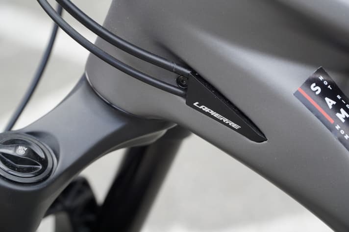   As with the previous model, the cables will be located inside the frame.