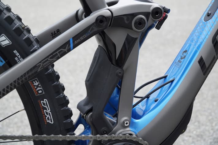   The shock length determines the different suspension travel. The Spicy has 170 millimetres of travel and the Zesty 150 millimetres. With large 29er wheels, the bikes each have ten millimetres less travel.