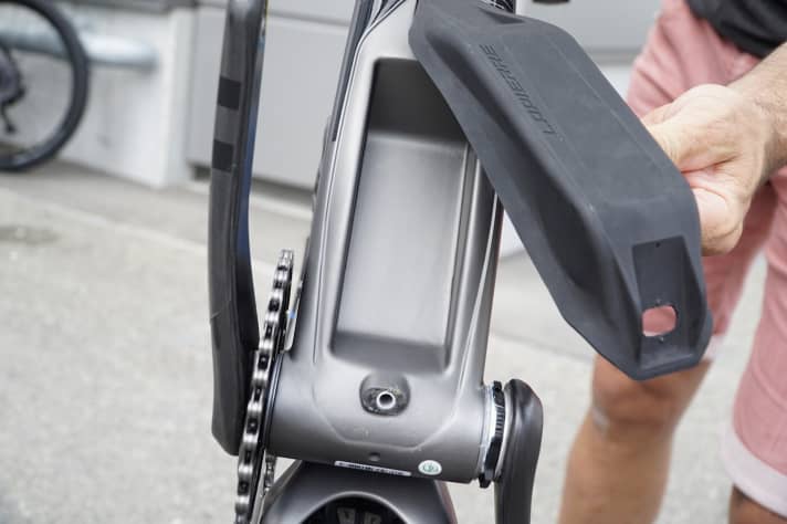   There is storage space for tools and a spare inner tube under a plastic cover at the bottom of the bottom bracket.