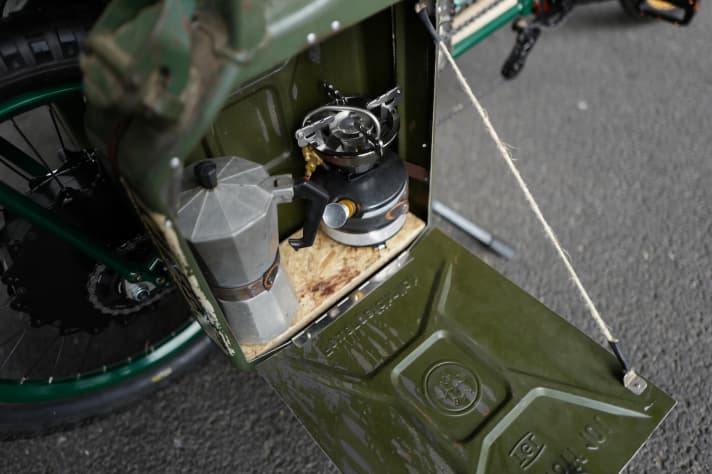 For a little caffeine kick in between, Alex has made a café bar out of an old GDR petrol canister. The toolbox on the rear is a camouflaged barbecue. And if you've had one sausage too many, the frame has a bottle of herbal schnapps to settle your stomach.