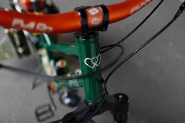 A beautiful symbol: According to Alex, the soldered double heart represents the warm relationship between frame builder and customer.