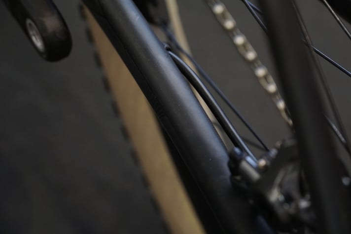   On the new Backfire, not only the shift cables but also the brake cables are routed internally.