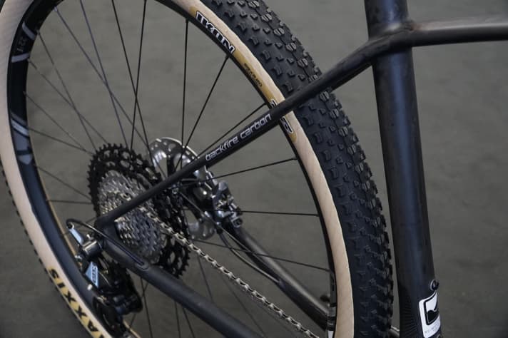   For more comfort, Hannes Genze has designed the seat stays of the new Centurion Backfire to be extra filigree. The rear triangle should flex more.