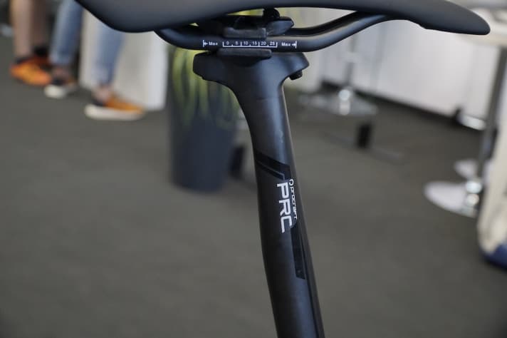   The cobra head of the seat post is also designed to increase riding comfort.