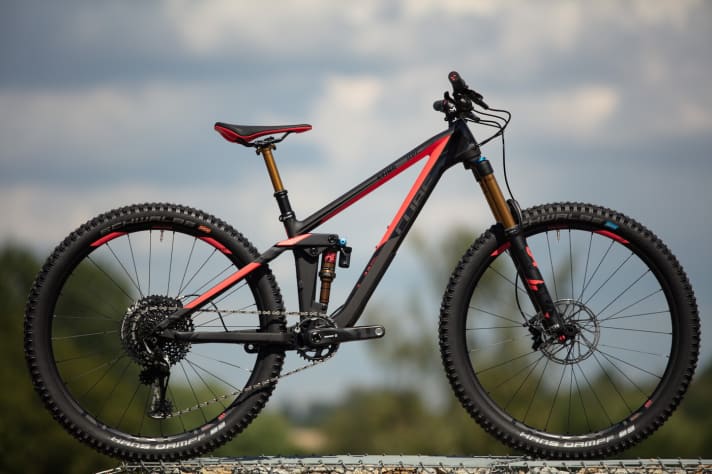   Cube Sting WS 120 HPC SL 27.5: The top model in the Sting range with Fox 34 and DPX2 shock costs 3500 euros and weighs 12.5 kilograms.