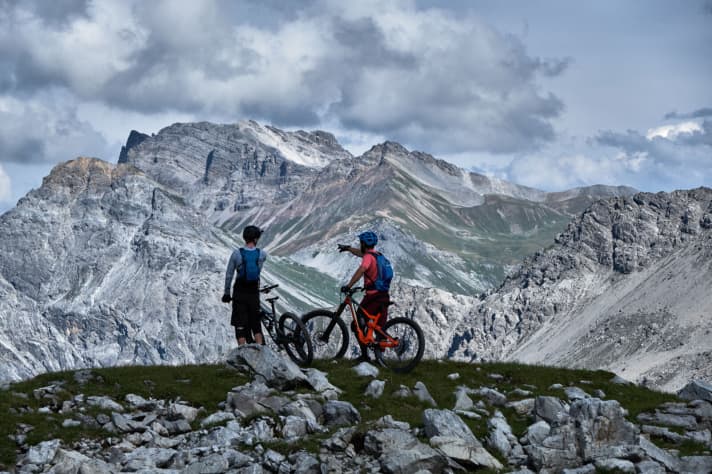   We were able to test the new Scott Ransom extensively on the Hörnli trail hunt in Arosa. The detailed test and comparison with the Cannondale Jekyll 29 can be found in BIKE 10/18.
