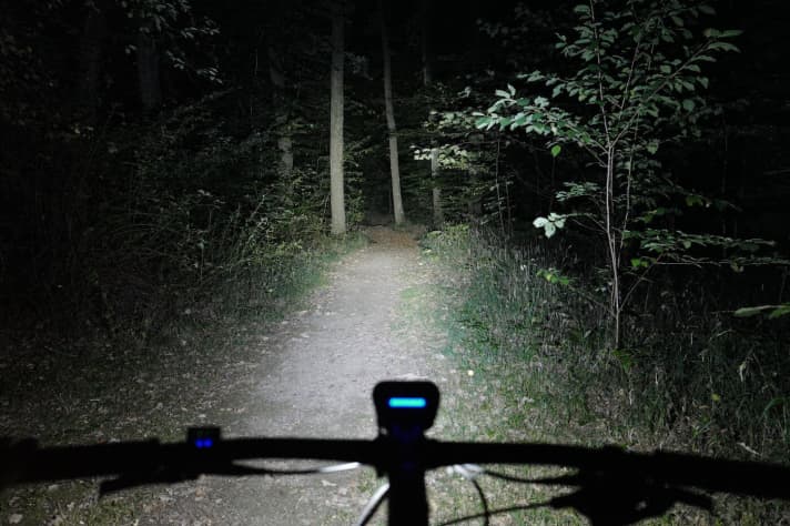   Das Lichtprofil zeigt eine perfekte und ungewohnt breite Ausleuchtung: Hier bei 70 Watt, der höchsten Stufe.