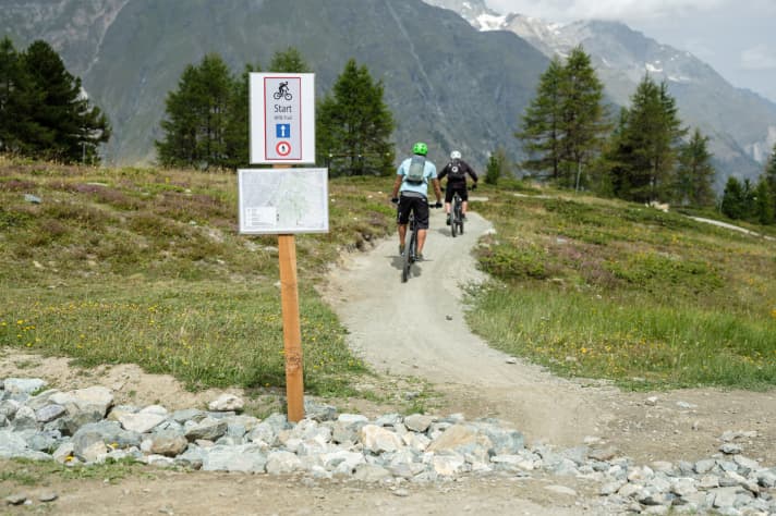   Hier beginnt der 5,8 Kilometer lange Flowtrail vom Sunnegga nach Zermatt hinunter.