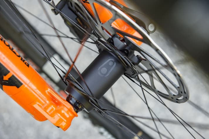   The expensive wheel variants have the high-quality Crankbrothers Synthesis 11 hubs in common.