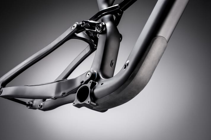   The new Habit frame even has an ISCG mount for chain guides. There is no longer a mounting option for front derailleurs. All bikes come with a single drivetrain.