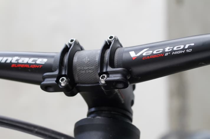 Über die stabilen Twinfix-Klemmen lässt sich Zubehör wie Smartphone- oder Licht-Halter anbringen. Kompatibel für Syntace Megaforce 2 und 3.