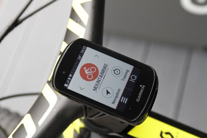 Die Außenmaße sind nur minimalst größer als beim Vorgänger, das Display des <a href="https://shop.zweirad-stadler.de/fahrrad-teile/elektronik/fahrradcomputer/garmin-edge-830-gps-fahrrad-computer.html?oid=2&affid=4&source_id=dxp&sub1=bike" target="_blank" rel="noopener noreferrer">Edge 830</a> * ist jedoch um 13 Prozent größer.