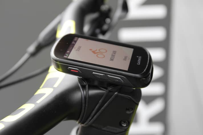 Hier der <a href="https://www.awin1.com/cread.php?awinmid=11768&awinaffid=471469&clickref=B+Garmin+Edge+530+&ued=https%3A%2F%2Fwww.rosebikes.de%2Fgarmin-edge-530-gps-fahrradcomputer-2680468" target="_blank" rel="noopener noreferrer nofollow">Edge 530</a> * mit Tasten statt Touchscreen. Halterungen kann man die alten von Garmin verwenden.