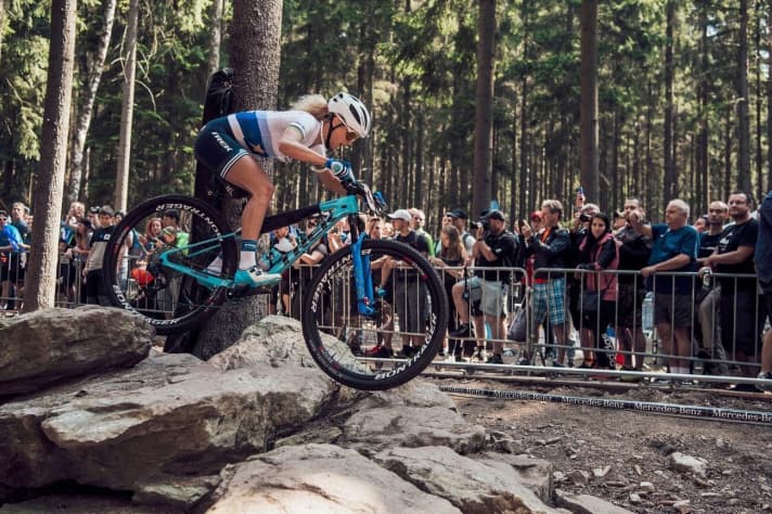   Der Prototyp des Trek-Race-Bikes, das Jolanda Neff beim MTB-Worldcup in Nove Mesto fuhr. Wir sind gespannt, was sich unter der Abdeckung am Oberrohr befindet.