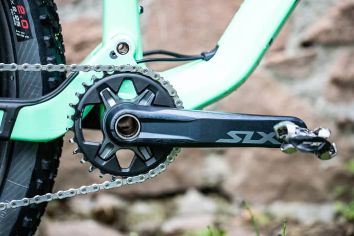   Das Finish der SLX-Gruppe wirkt sehr hochwertig. Die Kurbel lässt sich mit Kettenblättern von 28 bis 38 Zähnen bestücken.