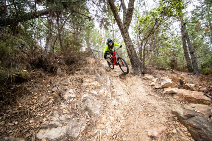   Die Vierkolbenbremse der XT-Gruppe konnte auf unserer Enduro-Runde mit guter Modulation sowie ausreichend Power überzeugen. Auch der Druckpunkt blieb stabil.