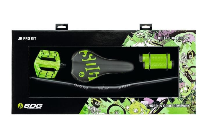 SDG JR Pro Kit: SDG now has an ergonomic kit in its programme for little shredders. For 150 euros, the set includes pedals specially designed for kids aged six and over, handlebars with thin 19-millimetre grips and a saddle. All parts are of course perfectly coordinated and available in four different colours.