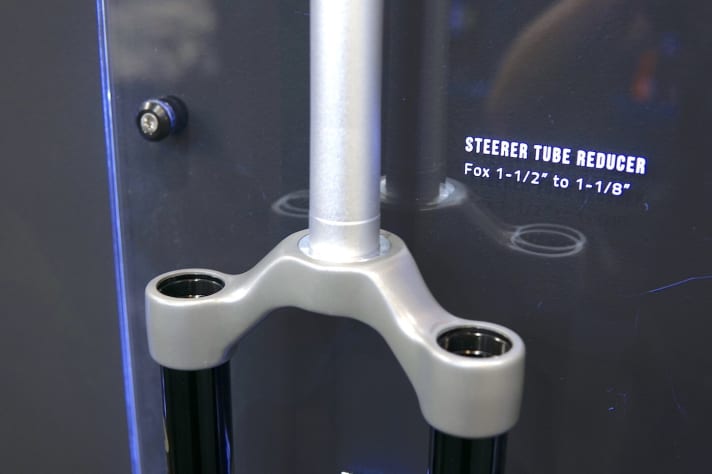   Mit den Ersatzteilen von ND Tuned lässt sich eine aktuelle Gabel für die Montage in älteren Bikes auf einen durchgehenden 1,125-Zoll-Schaft (1 1/8") umrüsten.