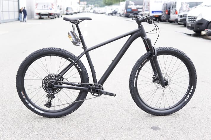   Für Trailfahrer gibt es auch ein Hardtail mit 27,5 Zoll Laufrädern und breiten 2,6er Reifen. 