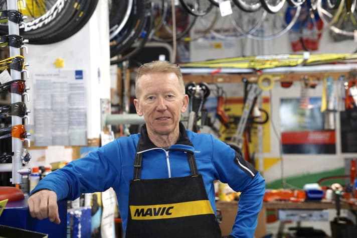 Rudi Eberl from Radsport 2000 in Kelheim sees difficult times ahead. He has paid for most of the goods in his shop in advance and now fears a discount battle.