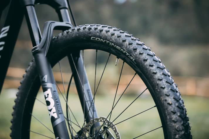   The 34 mm Fox Rhythm turns out to be the highlight of the Neuron AL 7.0. The fork responds very sensitively in easy terrain and offers good progression towards the end of the travel. The same applies to the Fox performance shock.