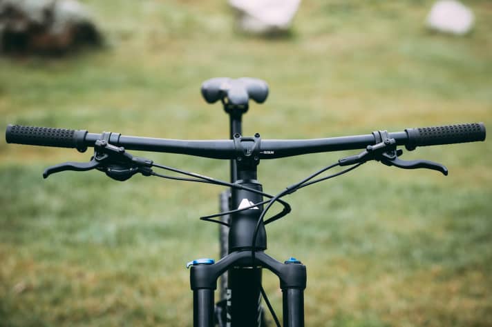   The Shimano brakes are not among the most powerful, but they do their job well. In terms of stability, however, they lag behind their Magura counterparts.