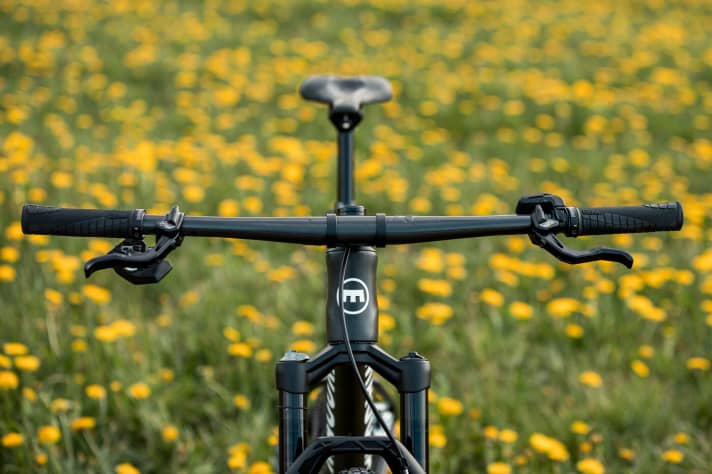   The MCi cockpit conceals the front and rear brake lines.