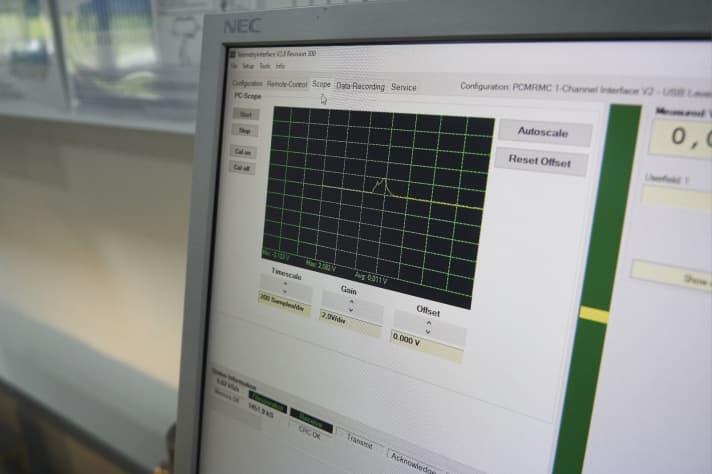   Genau überwacht: Drahtlose Drehmomentsensoren, die über 6000 Mal pro Sekunde Daten schicken, überwachen den Lebensdauertest des Rotors.