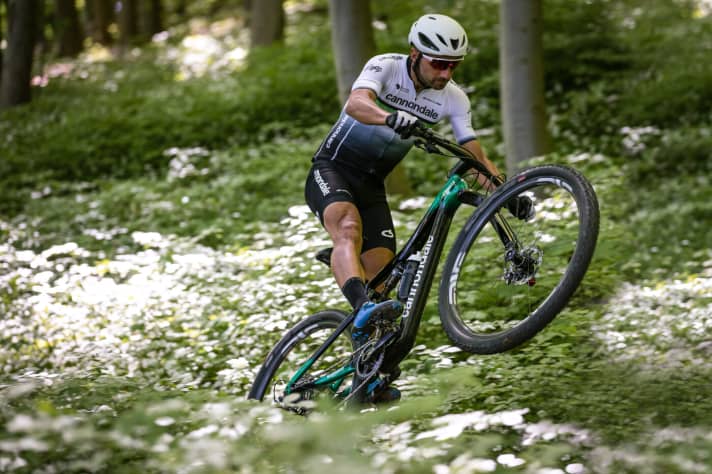   We have already been able to test the new Scalpel exclusively and with the bike pro himself on his home trails.